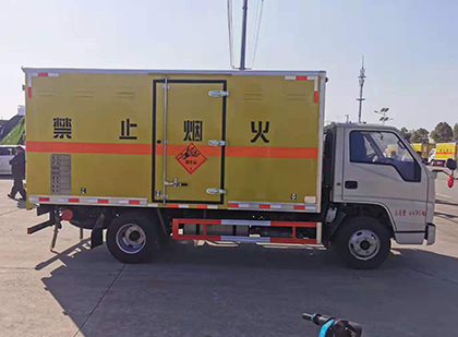 江汉爆破器材运输车技术升级与安全合规新趋势